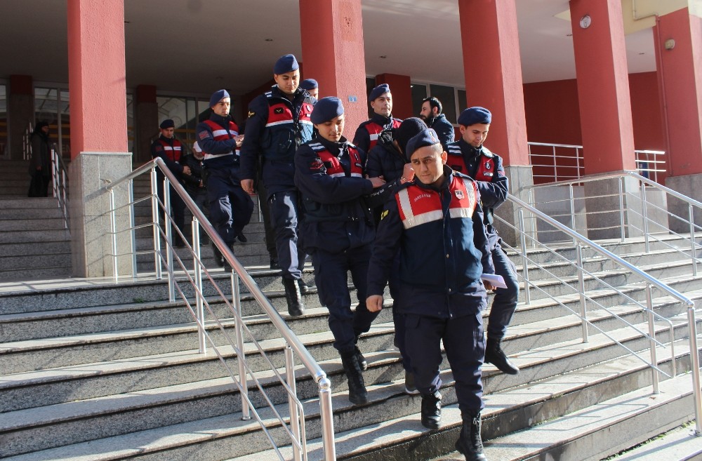 Kocaeli’deki DEAŞ operasyonunda yakalanan 3 kişi tutuklandı 