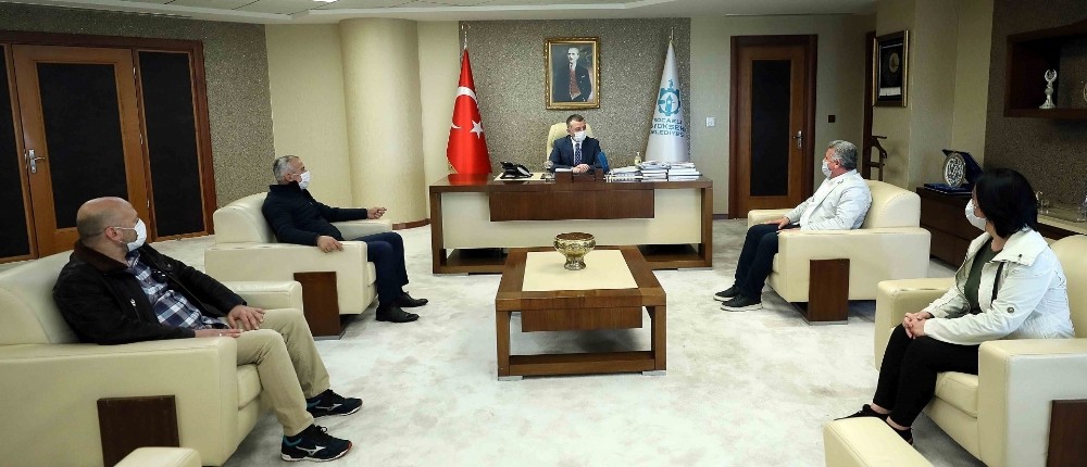 Kocaeli’deki kahvehane işletmecilerine gıda kolisi dağıtıldı 