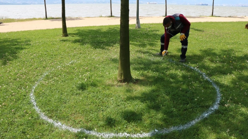 Kocaeli’deki parklarda sosyal mesafe tedbirleri alınıyor 