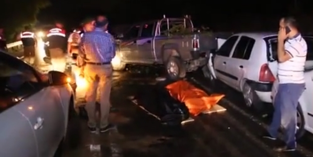 Kocaeli'nde 4 araç birbirine girdi! Ölü ve yaralılar var