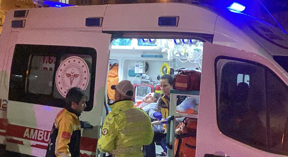 Kocaeli'nde iki otomobil çarpıştı: 2 yaralı