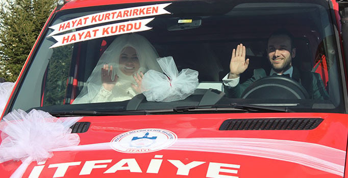 Kocaeli'nde itfaiye aracı gelin arabası oldu