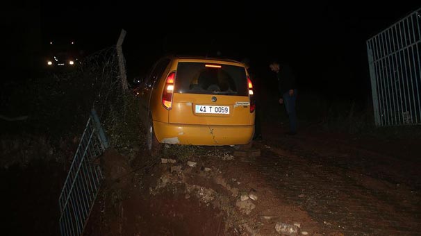 Kocaeli'nde taksinin içinde kurtarılmayı bekledi