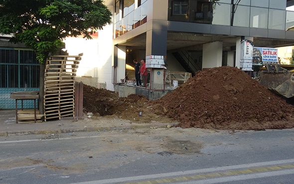 Kocaeli'nde toprak altında kalan 2 işçi yaralandı!