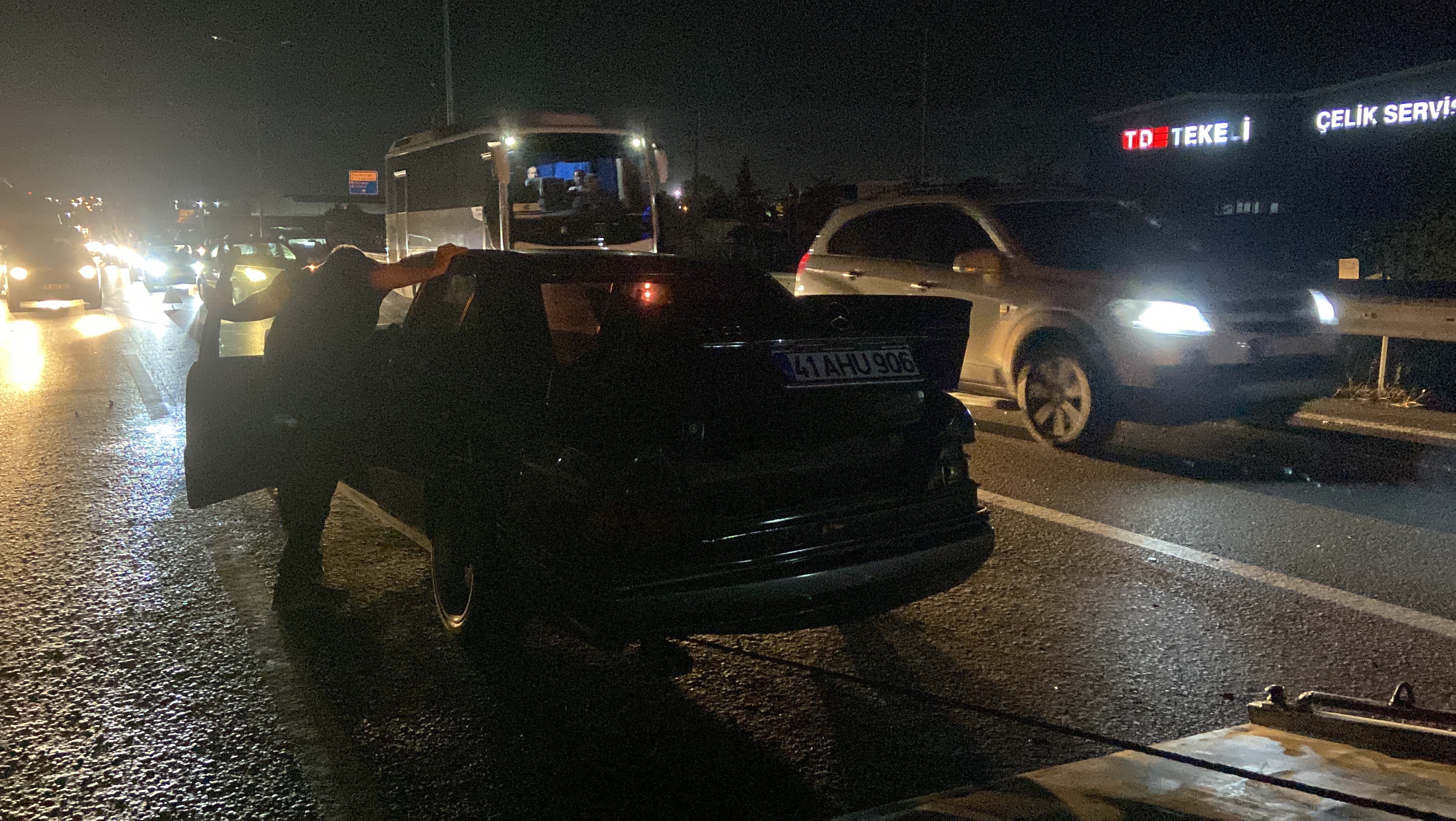 Kocaeli'nde zincirleme trafik kazası