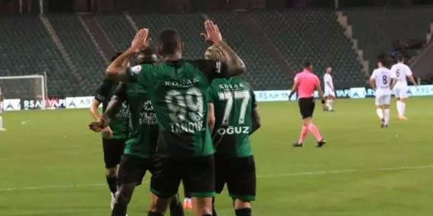 Kocaelispor, Altay'ı yendi! Maçta futbolcunun futbolcuyu ısırması olay oldu