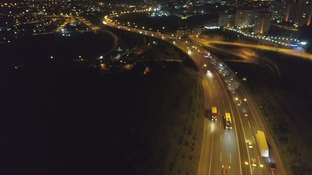 Kocaeli’ye girişlerin kapatılması kilometrelerce kuyruk oluşturdu 