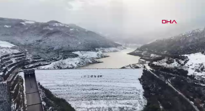 Kocaeli'ye kar bereketi! Yuvacık Barajı dipten döndü, su seviyesi şahlandı!