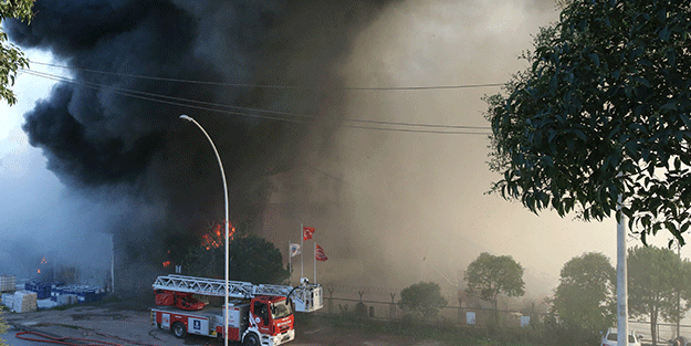 Kocaeli'yi kara bulutlar sardı! Ekipler seferber oldu