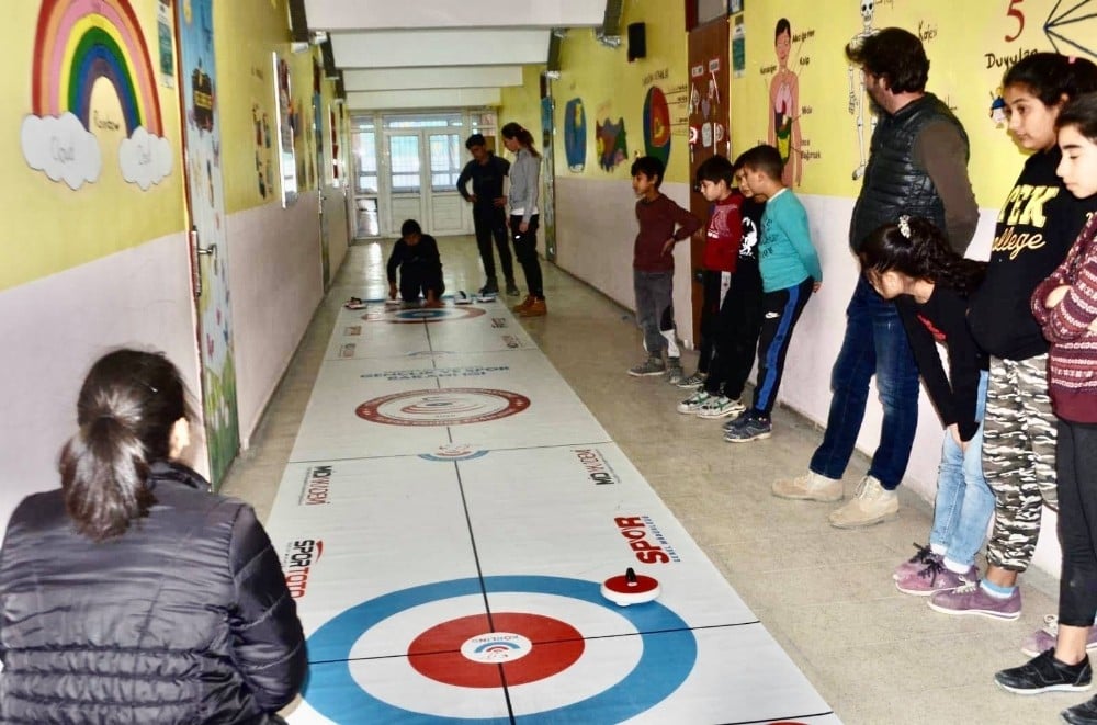 Kocagürlü öğrenciler Floor Curling’le tanıştı 