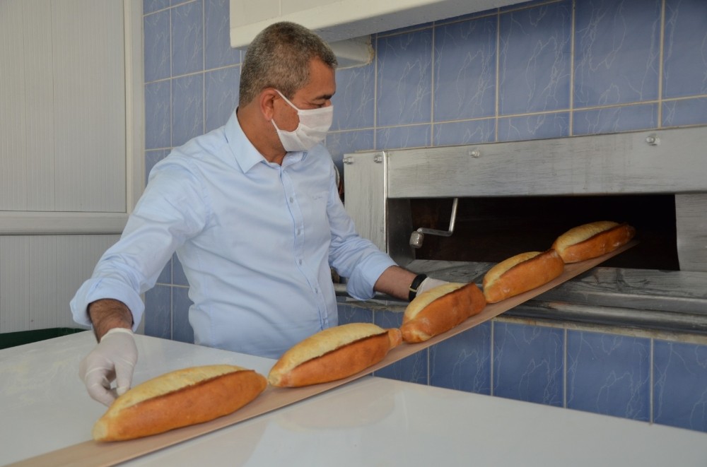 Koçarlı Menderes’in ilk ekmeğini Başkan Kaplan eliyle yaptı 