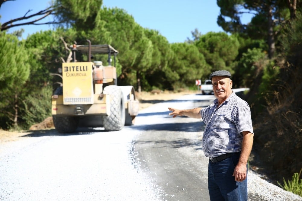 Koçarlı’da yol çalışmaları devam ediyor 