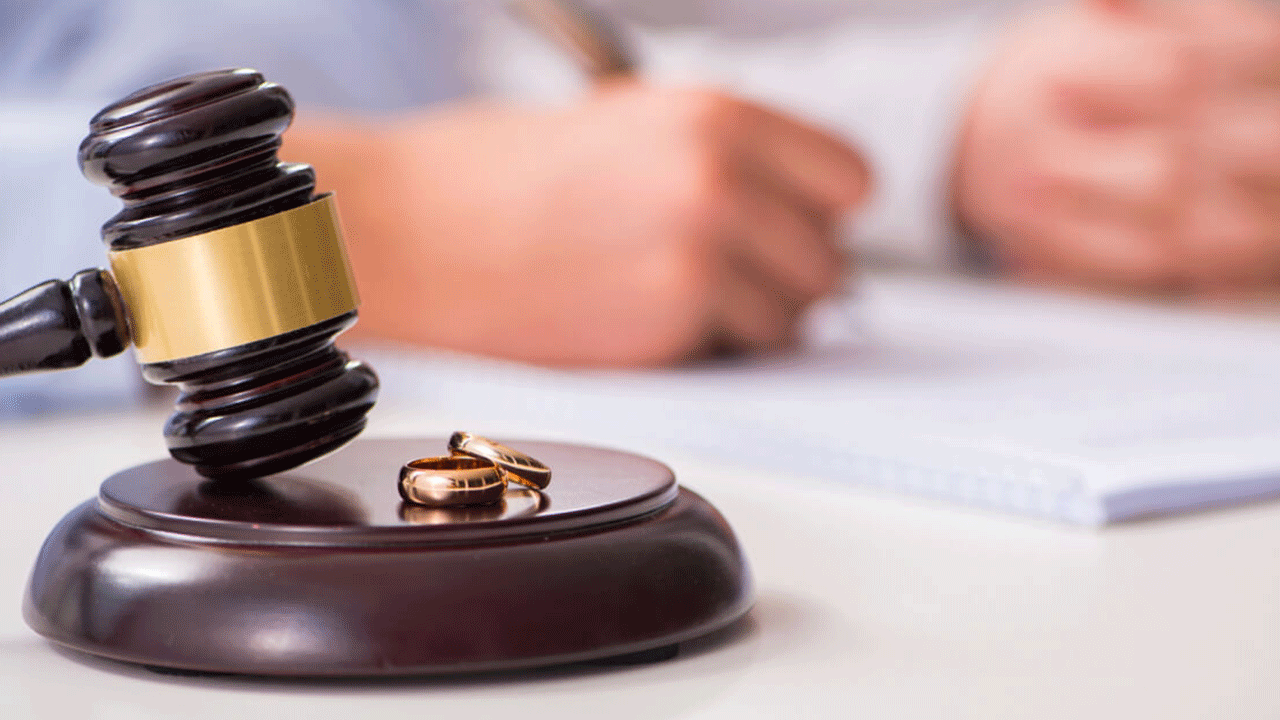 Kocasına boşanma davası açan kadına hayatının şokunu yaşattılar!