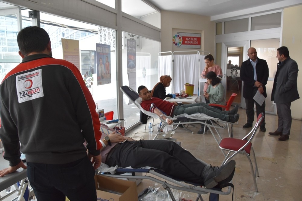 Kocasinan Belediyesi personelinden Kızılay’a kan bağışı 