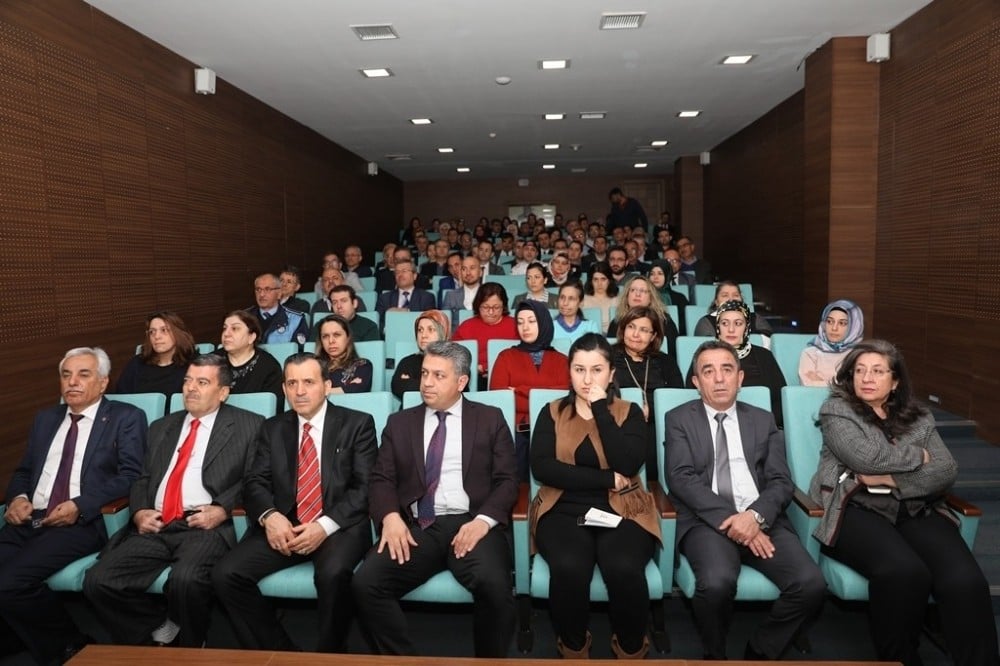Kocasinan Belediyesi personeline koronavirüs eğitimi 