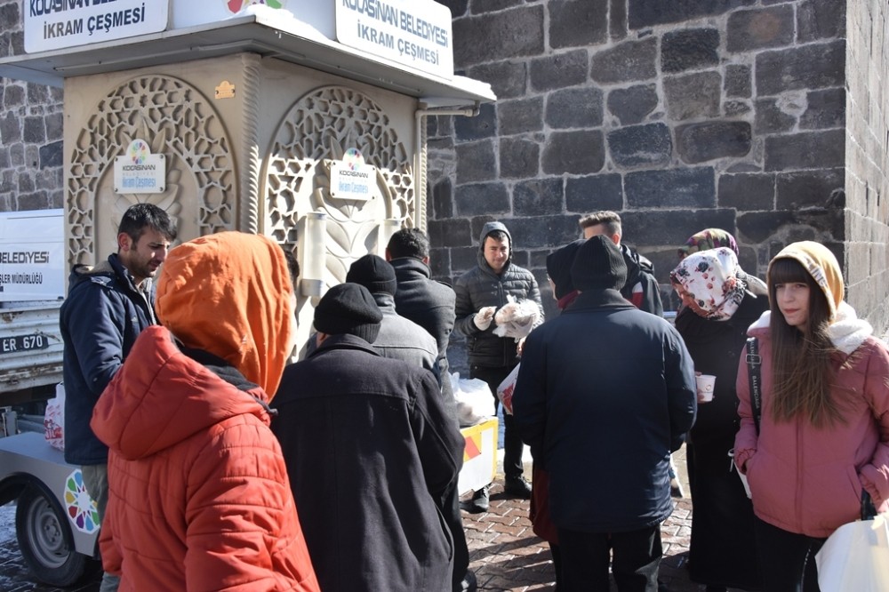 Kocasinan Belediyesi’nden vatandaşlara sıcak çorba ikramı 