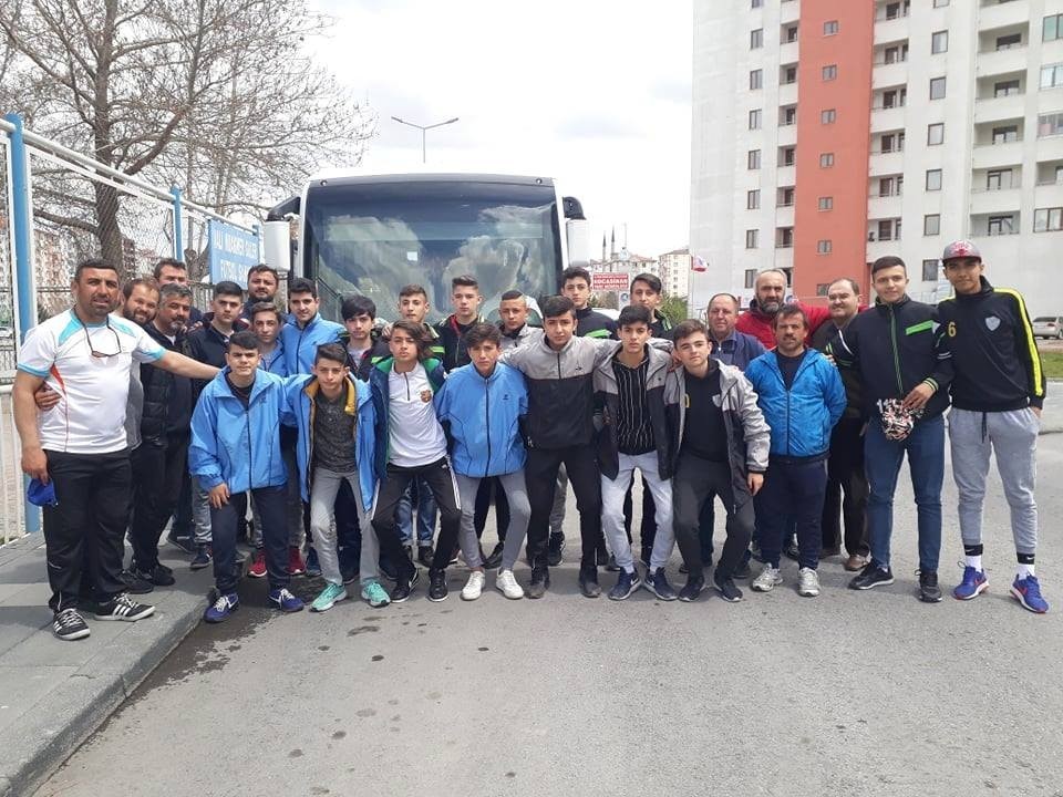 Kocasinan Şimşekspor U-15 takımı Kırıkkale’ye gitti 