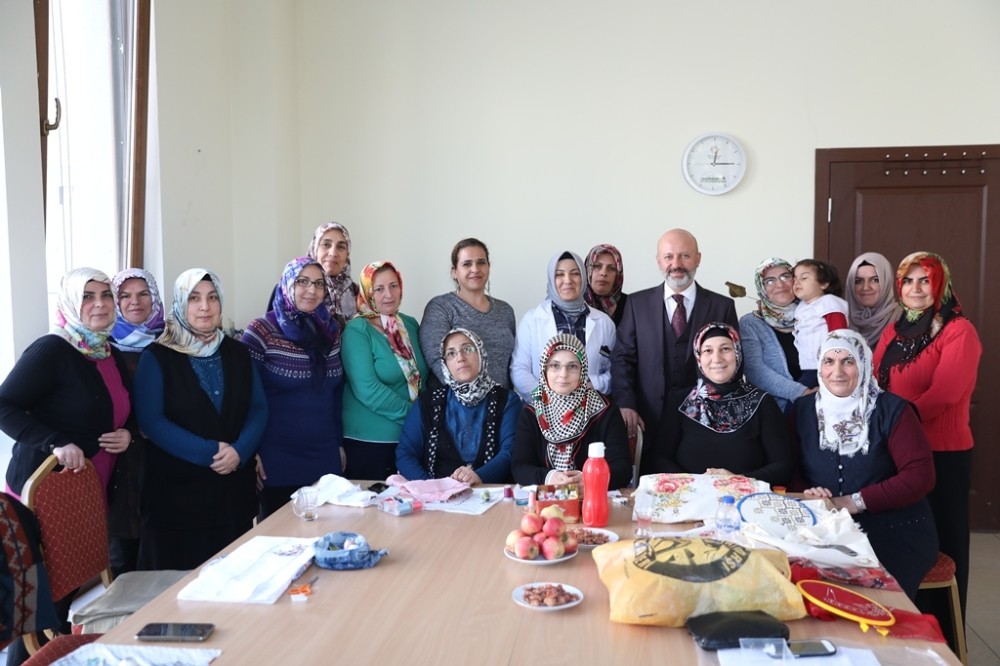 Kocasinan’da gelenekten geleceğe köprü olan kurslara yoğun ilgi 