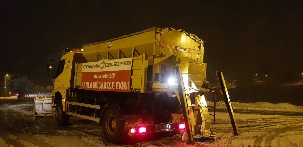 Kocasinan’da kar mesaisi aralıksız sürüyor 