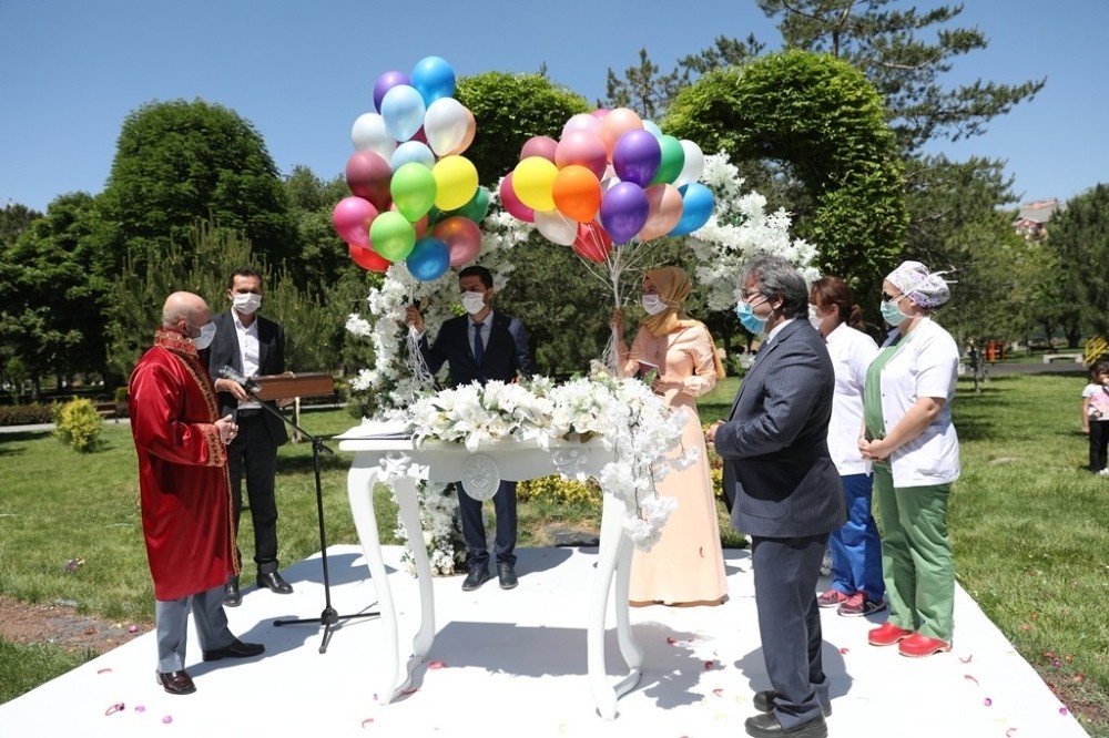 Kocasinan’da nikahlar açık havada kıyılıyor 