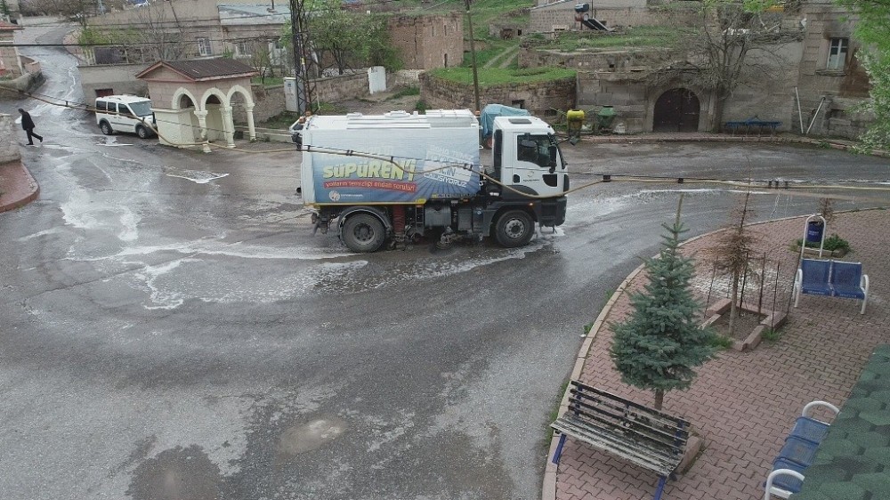Kocasinan’ın merkez ve kırsal mahallelerinde hijyen ve dezenfekte hizmeti 