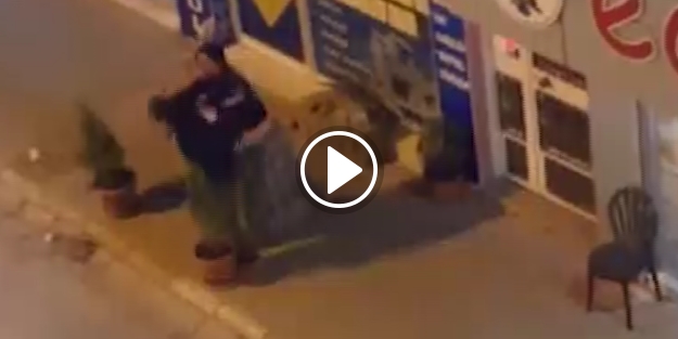 Kocasını sokak ortasında dövdü!