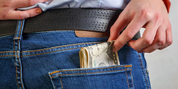 Kocasının cebinden habersiz para alanlar dikkat: Yargıtay'dan 'cüzdan' kararı!