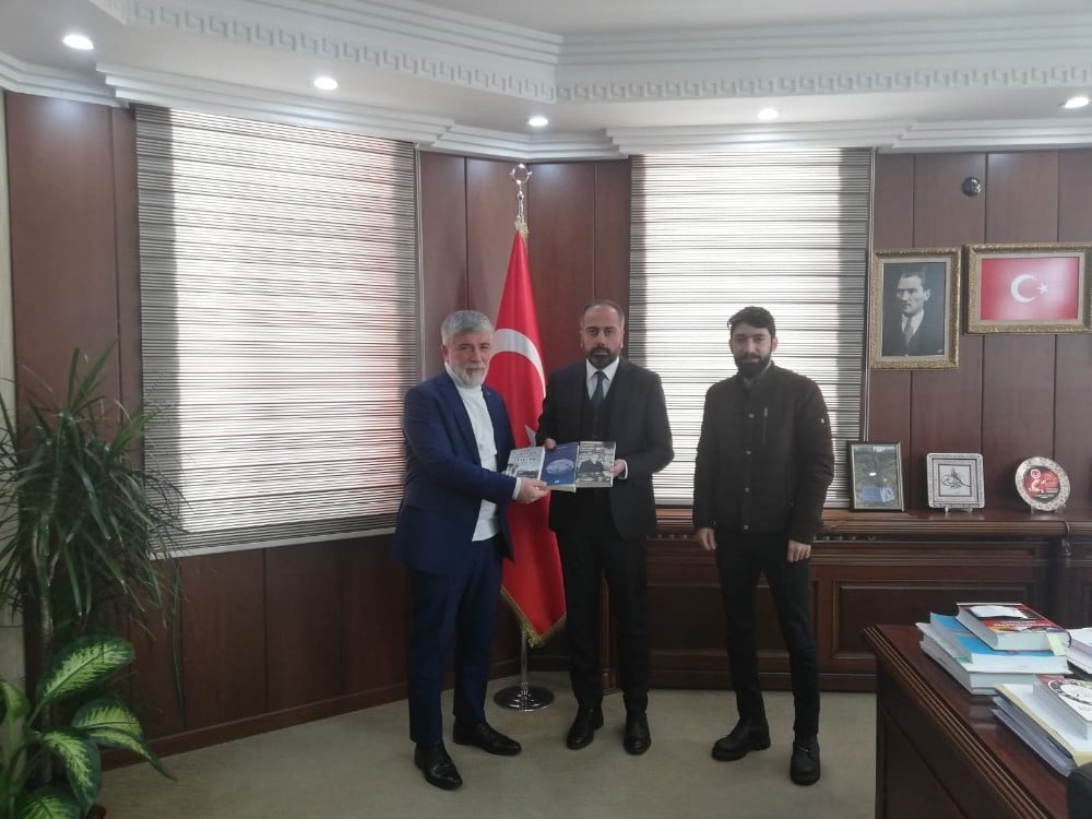Koçlar ve Obuz, yazdıkları kitapları Rektör Şevli’ye takdim etti 