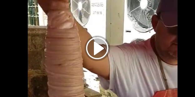 Kokoreç işte böyle hazırlanıyor