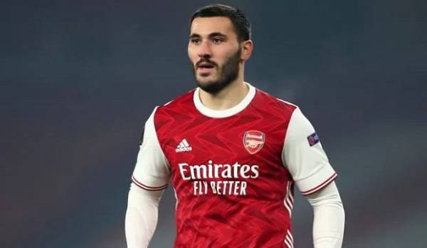 Kolasinac kimdir kaç yaşında? Kolasinac kariyeri hangi takımlarda oynadı?