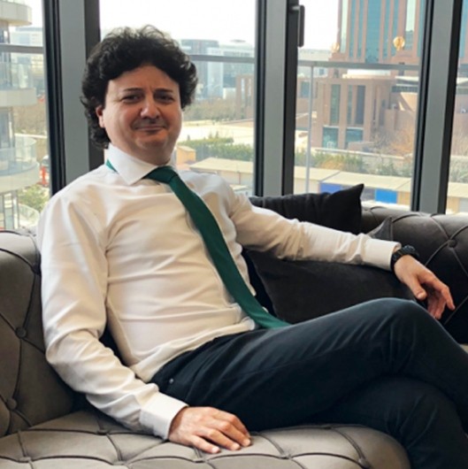 Kollarda oluşan sarkmalara dikkat 