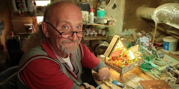 Kolları olmadan yaklaşık 7 bin tane yaptı