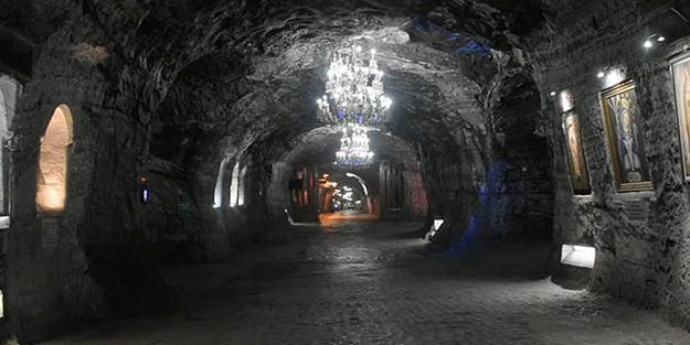 Kolombiya, çalınan 180 arkeolojik eseri İtalya'dan teslim aldı