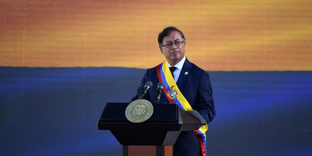 Kolombiya Cumhurbaşkanı Petro'dan flaş hamle! Askıya aldı