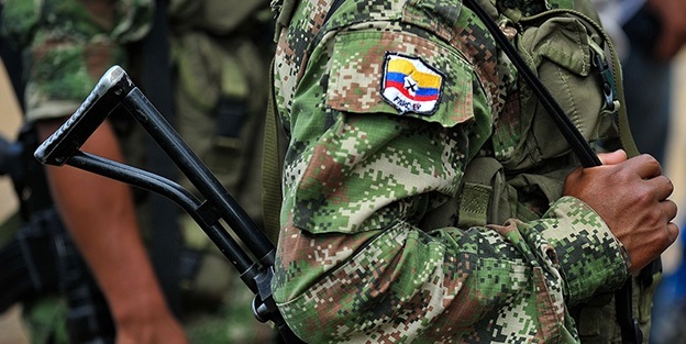 Kolombiya FARC'a karşı saldırılarını durdurdu