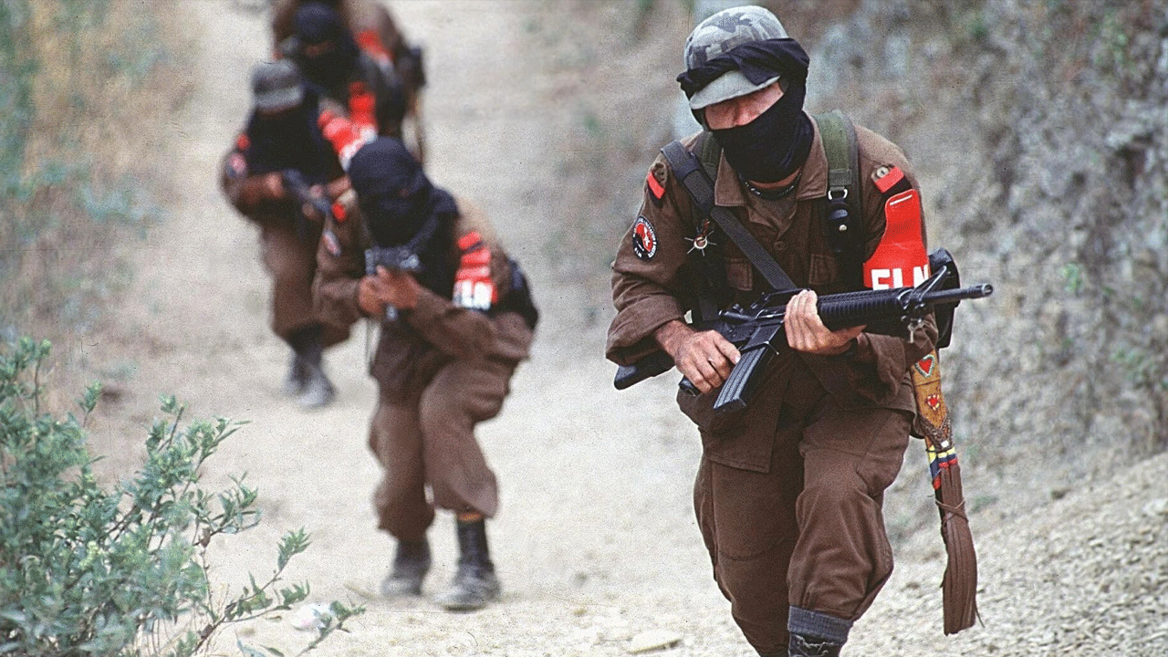 Kolombiya'da dikkat çeken gelişme! 63 silahlı örgüt üyesi teslim oldu