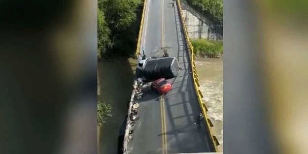 Kolombiya'da köprünün çökmesi sonucu 2 polis hayatını kaybetti