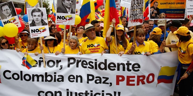 Kolombiya'da niye 'hayır'ın çıktı kavgası