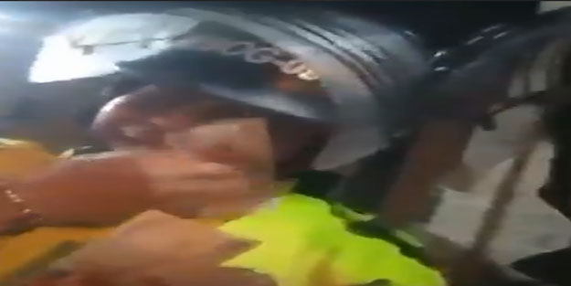 Kolombiya'da polis yoksul halkla dalga geçti