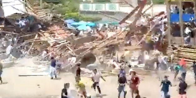 Kolombiya'da tribün çöktü! Korkunç anlar kameralara yansıdı