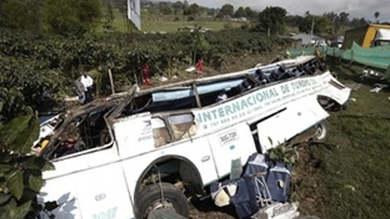 Kolombiya'da turist otobüsü uçuruma yuvarlandı! 13 ölü, 29 yaralı