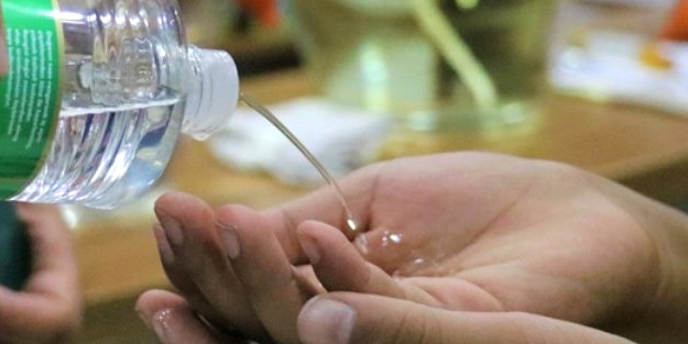 Kolonya içti, canından oldu