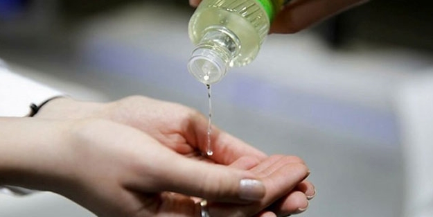 Kolonya ve dezenfektan kullananlar dikkat: Koronavirüsten kaçarken sağlık sorunlarına yol açmayın!