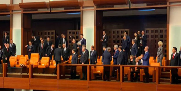 Koltuğa yapışmayı seviyor! TBMM'de Kılıçdaroğlu'ndan büyük saygısızlık