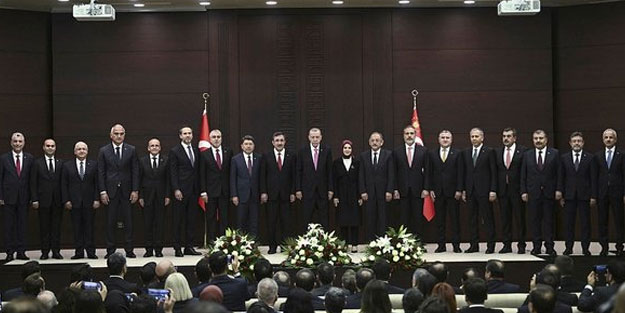 Koltuğu devreden eski bakanlardan veda paylaşımları