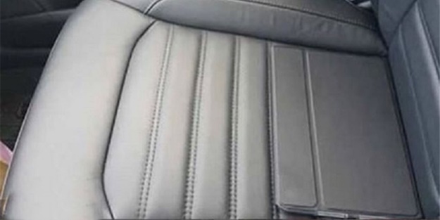 Koltuğun üzerindeki nesneyi görebiliyor musunuz?