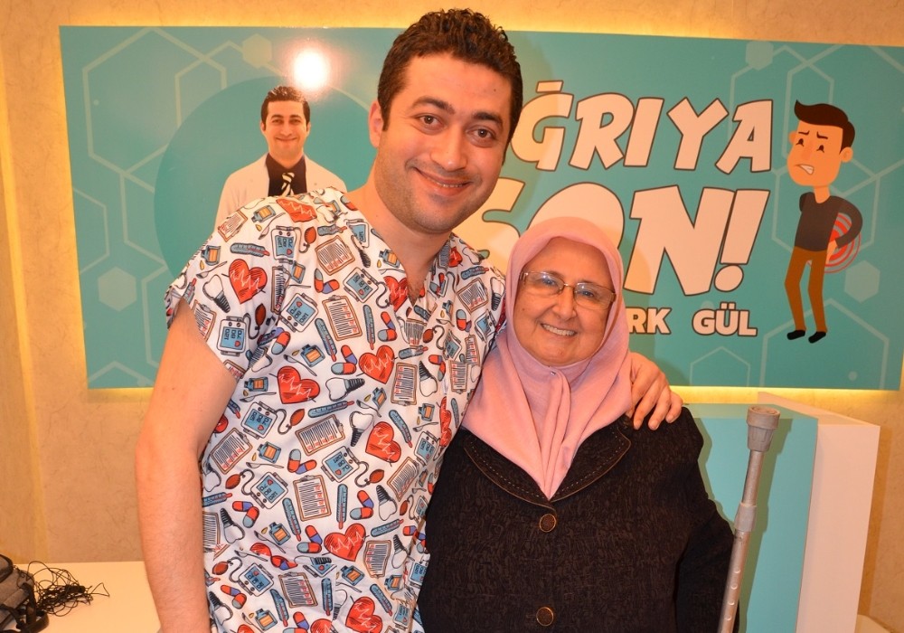 Koltuk değneğiyle girdi, yürüyerek çıktı 