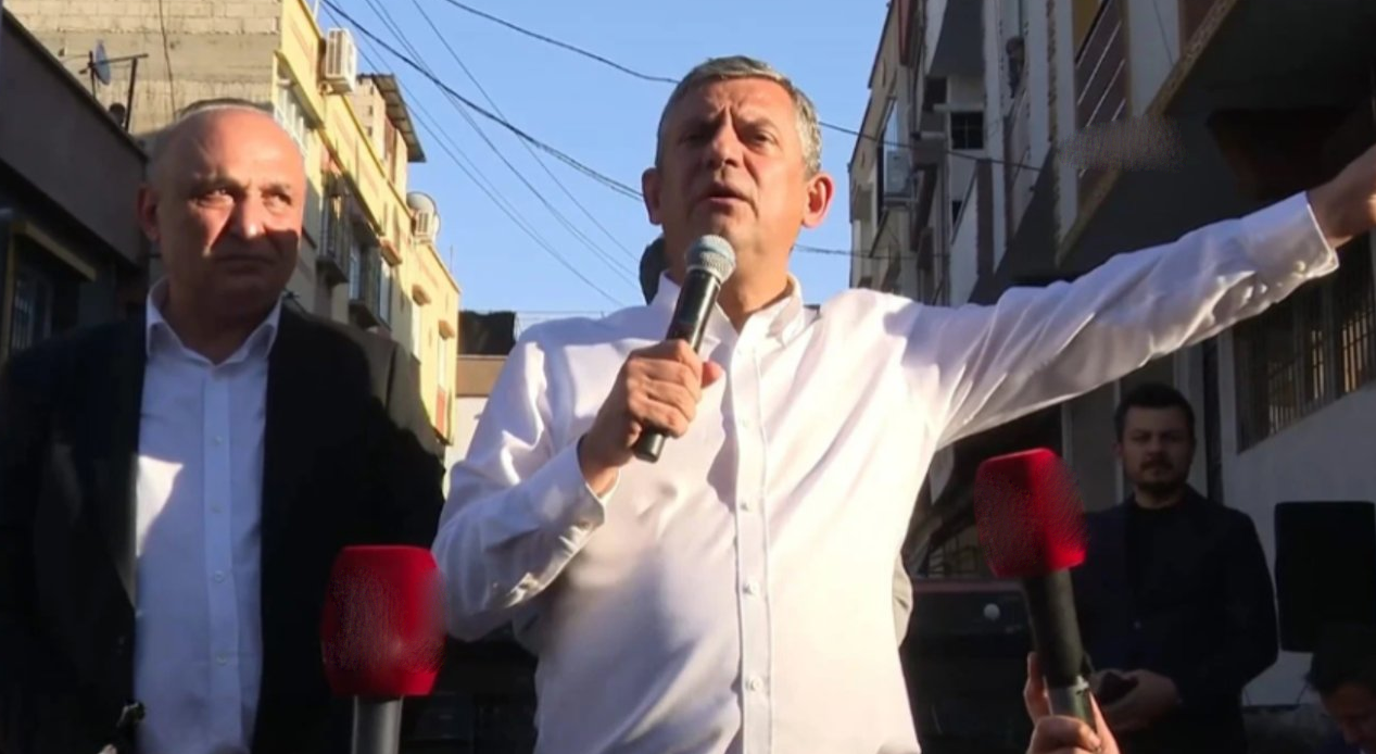 Koltuk hırsı Özgür’ü dibe götürüyor: Kamyon kasasında cılız miting