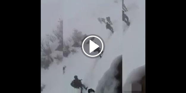 Şırnak'ın karlı dağlarında yürüyen Mehmetçikler!