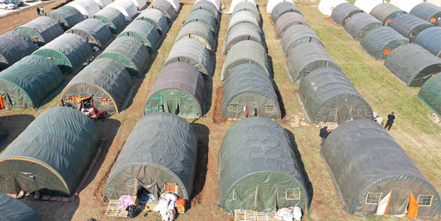 Komandolar Adıyaman'da 35 bin metrekare alana çadır kent kuruyor